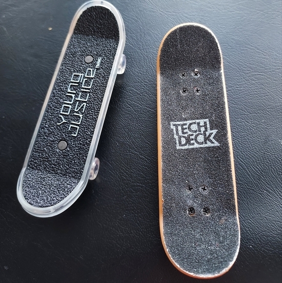 Tech Deck FingerBoard Zero Skull Skateboard And 2012 Batman Skateboard - Picture 3 of 4